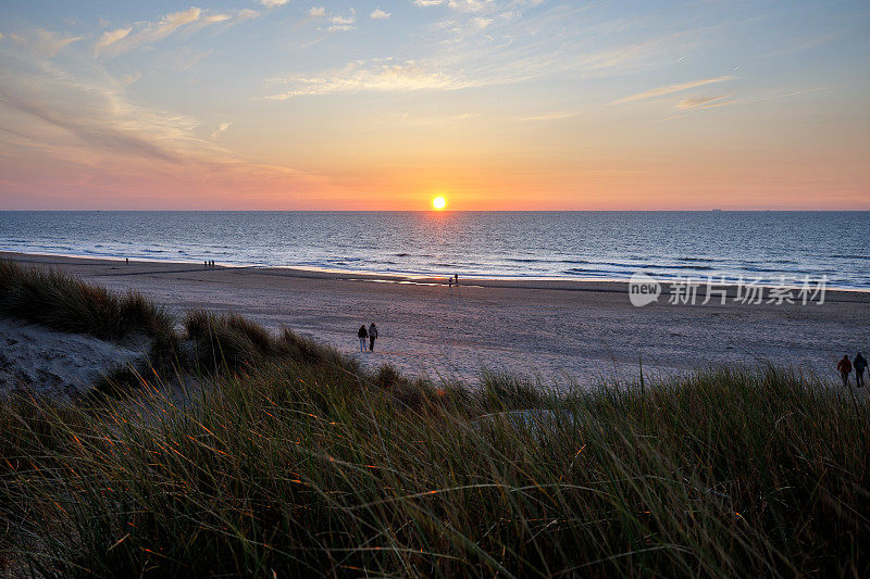 Beach Sunset from the dunes, Bredene, België